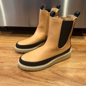 Women’s Cambria Chelsea boots with memory foam